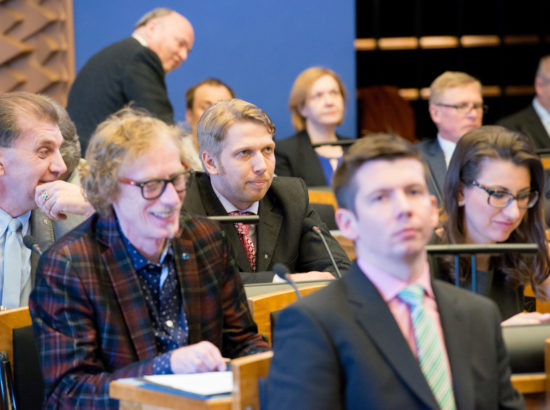Riigikogu täiskogu istung 27. aprill 2015 Riigikogu liikme (Jaanus Karilaidi ametivanne)